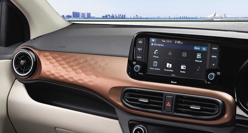 Màn hình cảm ứng 8 inch hỗ trợ Apple CarPlay và Android Auto